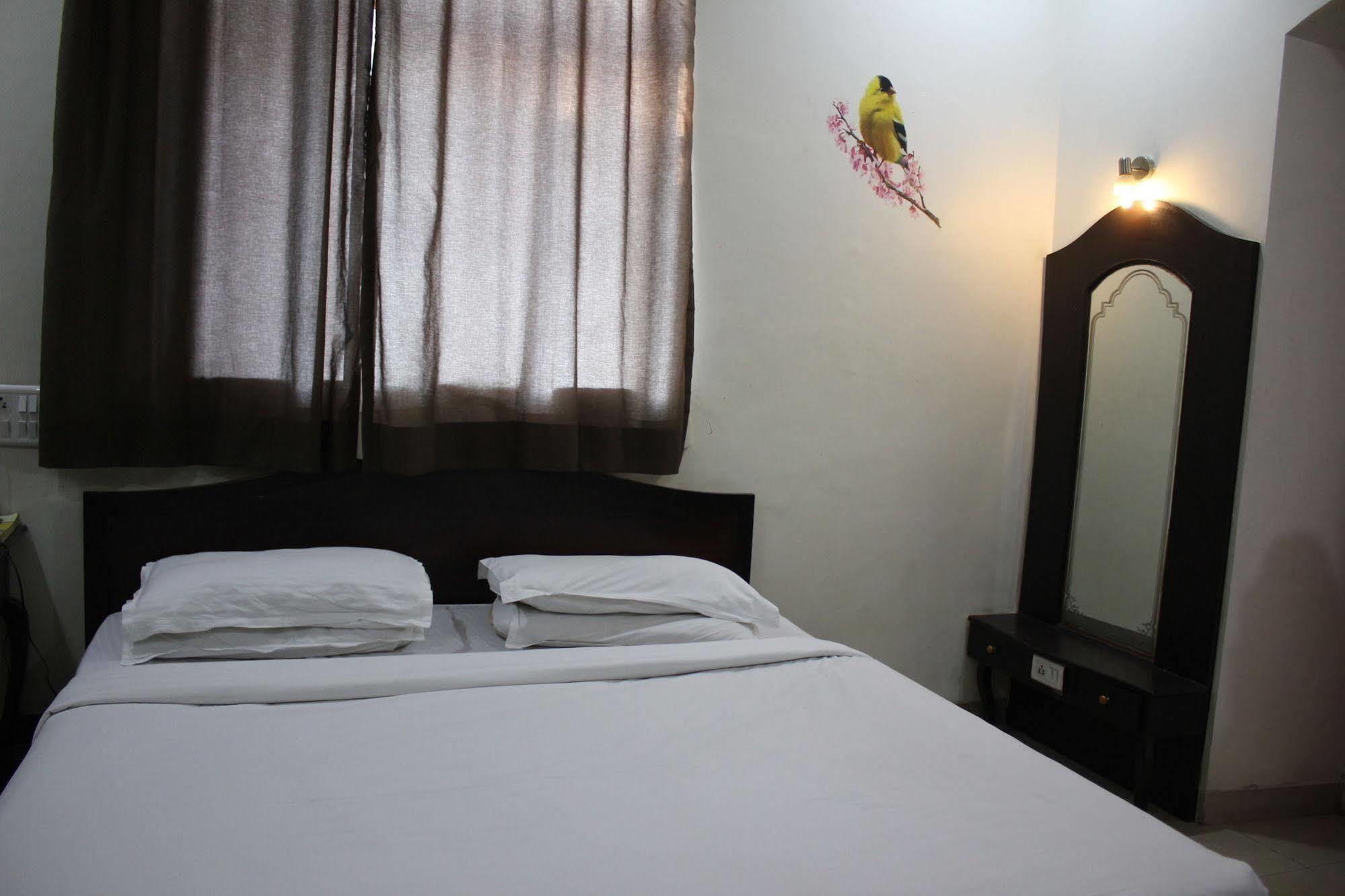 Hotel Ritz Pune Exterior foto