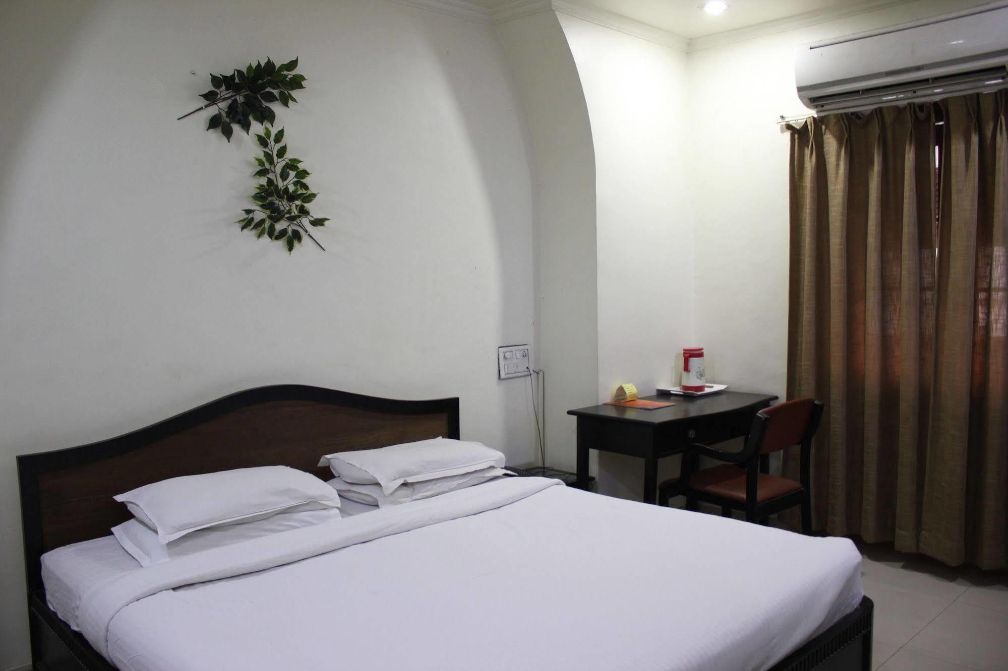 Hotel Ritz Pune Exterior foto